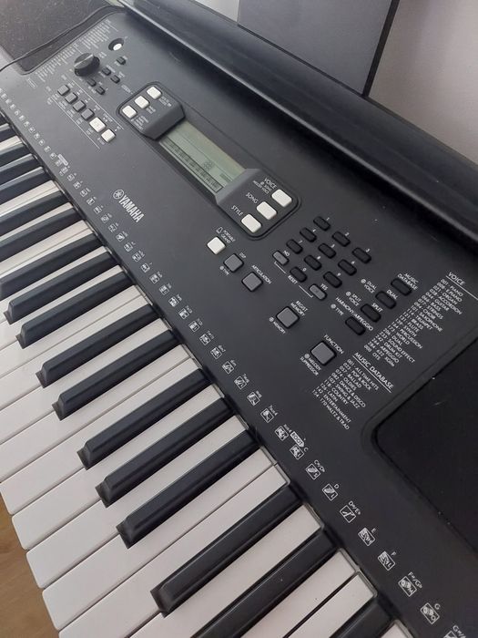 Teclado Yamaha PSR-E373 + suporte