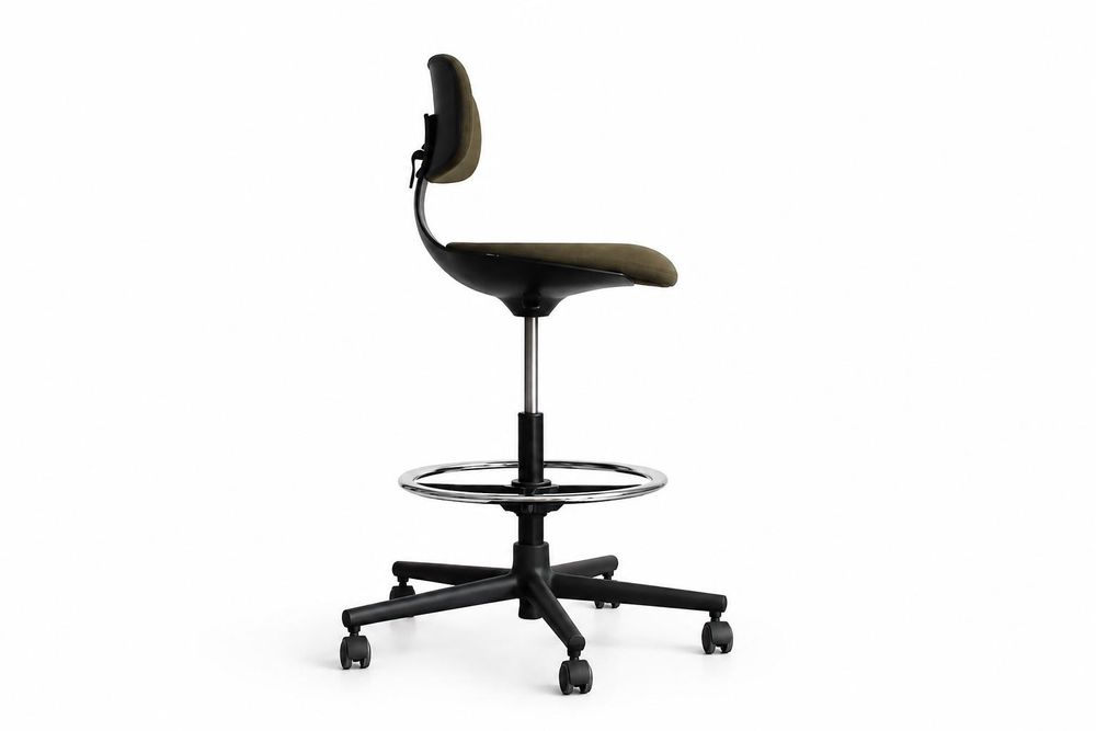 Cadeira Vitra modelo Rookie High