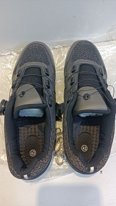 Sapatos BTT 42 cinza