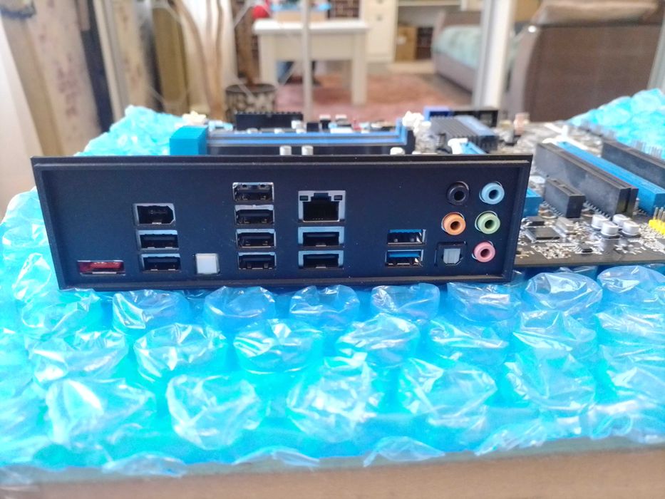 Гарна і Рідкісна Материнська плата Intel DP67BG Socket LGA1155