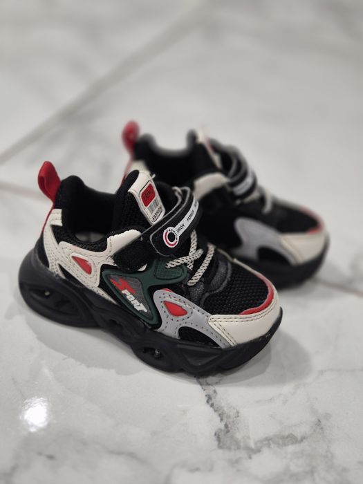 Продаються кросівки в ідеальному стані