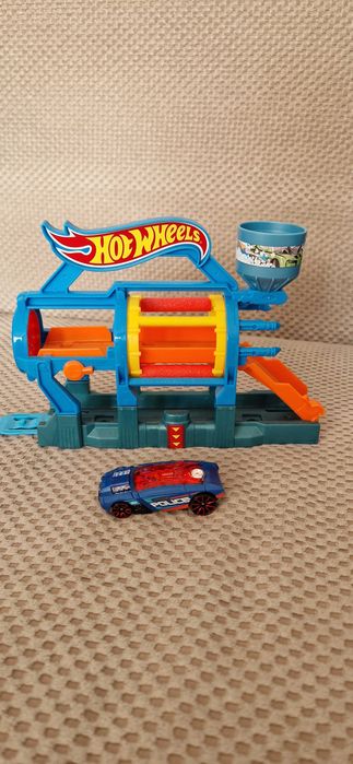 Hot Wheels Zestaw Turbo Myjnia FJN35