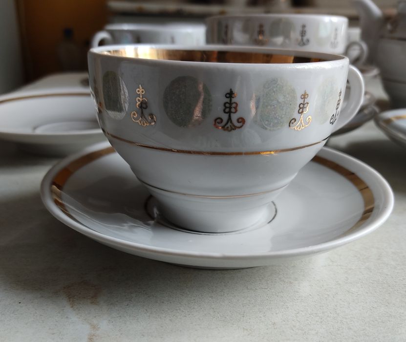 Чашки с блюдцами