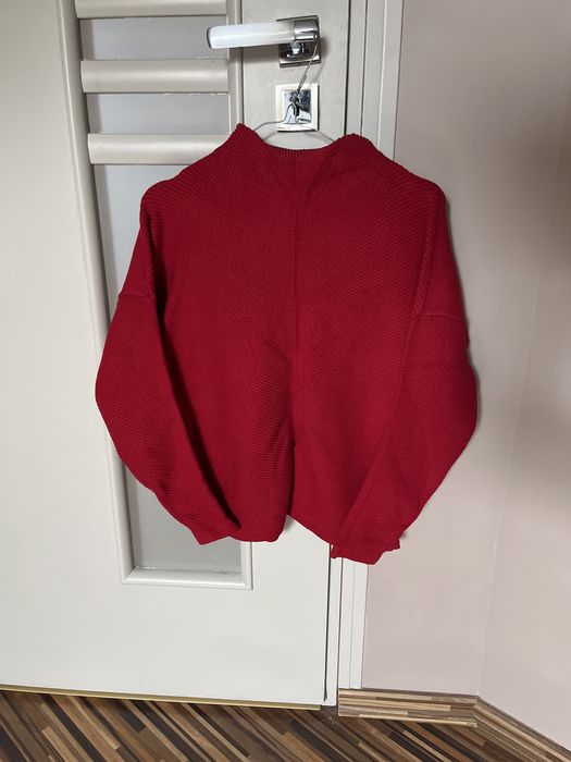 Sweter czerwony klasyczny reserved 38M