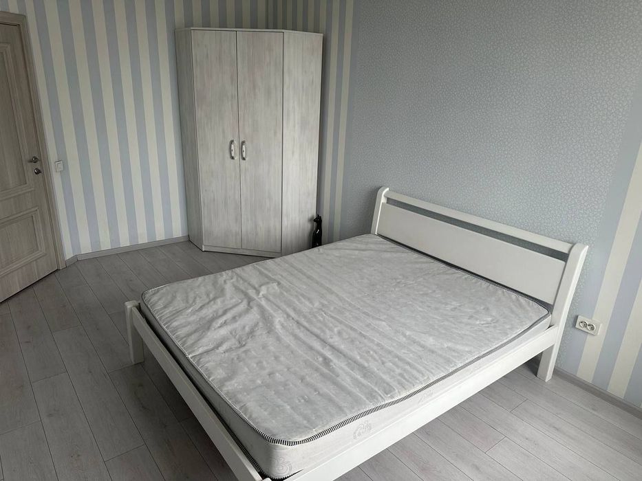 Кімната Позняки для дівчини без власників  є генератор для ліфту