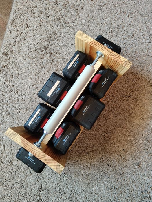 Uchwyt, stojak, organizer na baterie Parkside 20V