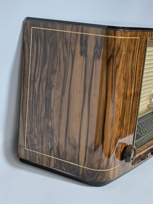 Rádio antigo reparado Grundig
