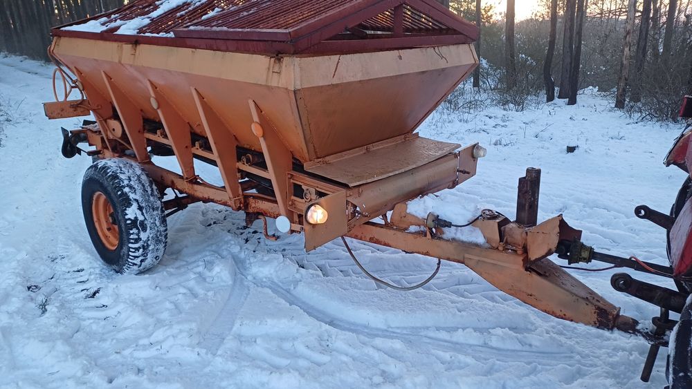 Rozsiewacz do wapna piasku soli nawozu Stan bdb