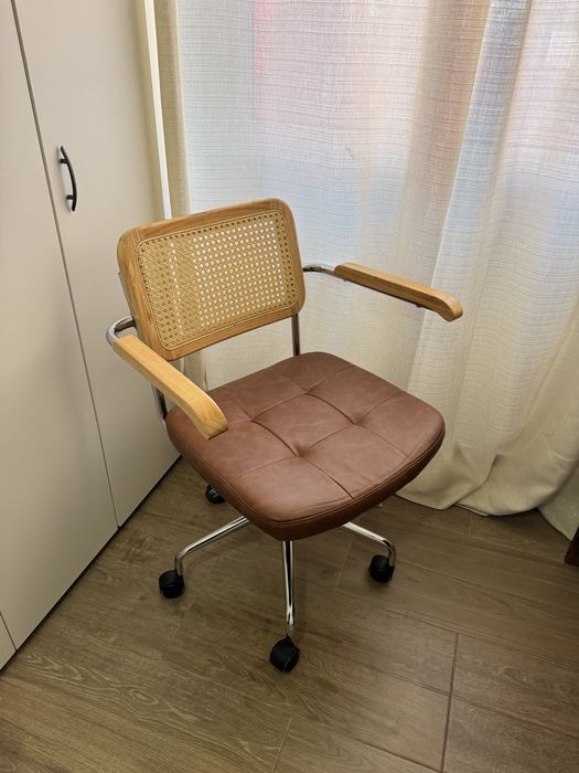 Secretaria e cadeira