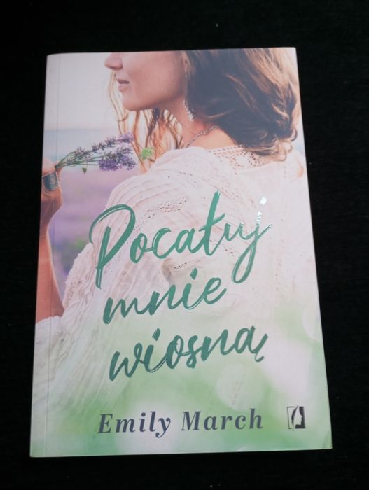 Książka Pocałuj mnie wiosną Emily March