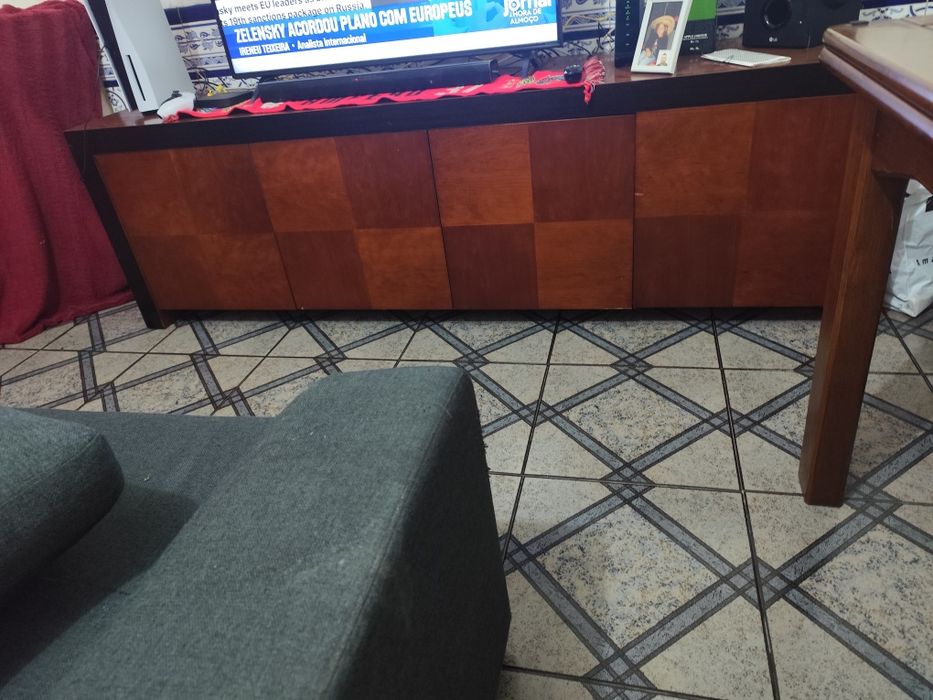 Vendo aparador em  2 mão