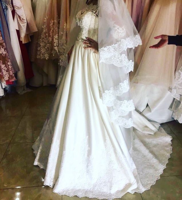 Продам шикарное свадебное платье с шлейфом