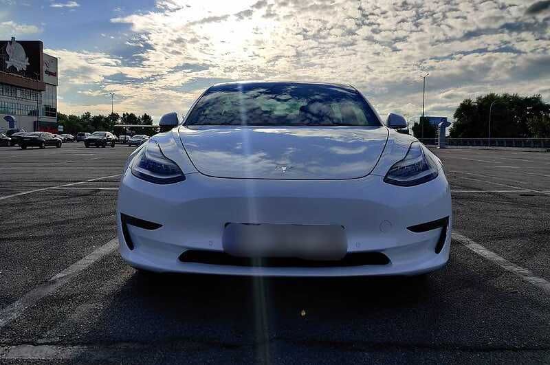 Tesla Model 3  2020