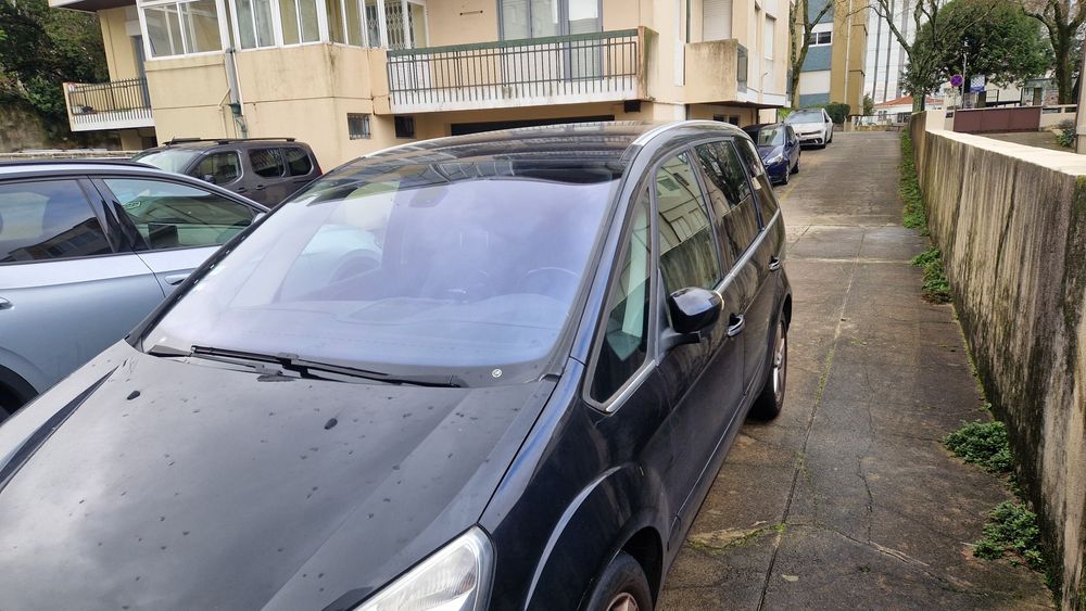 Ford galaxy 2.0 de 2010 . Tem 185km
