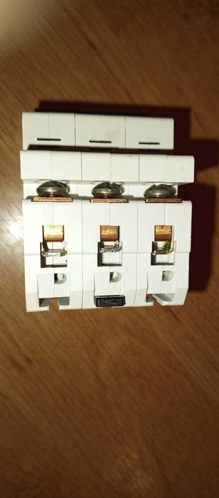 Wyłącznik nadprądowy P&G B16 PX300  3F nie używany