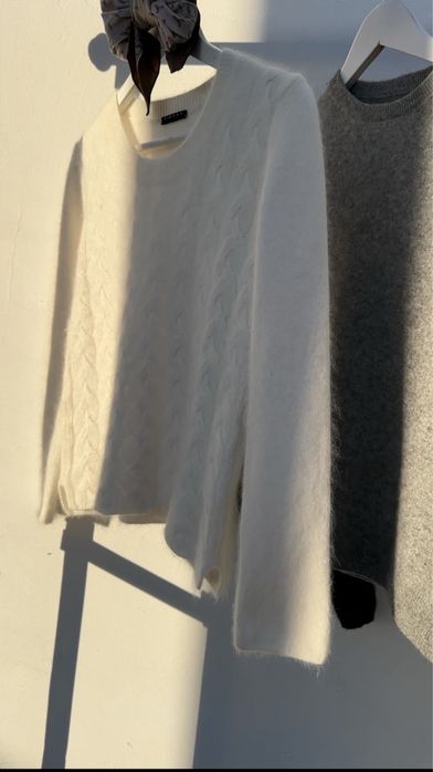 Молочний светр ангора  Sisley