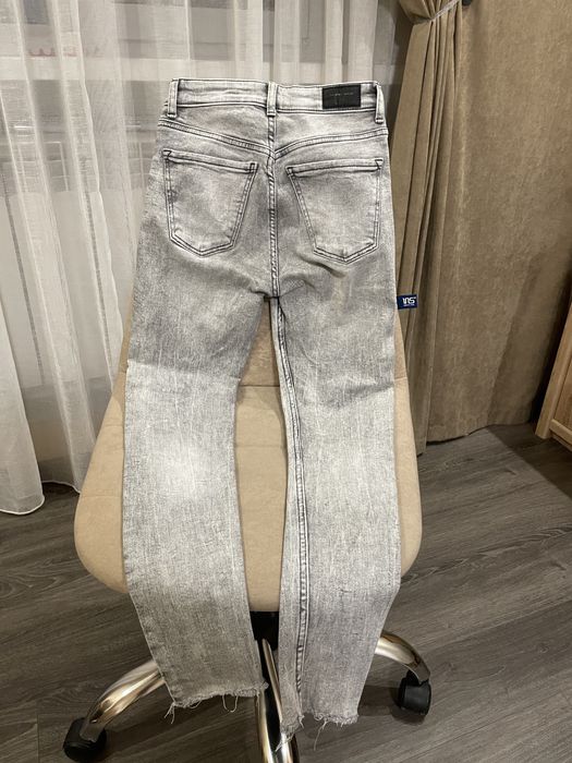 Жіночі джинси. «Skinny» Bershka 34-xs