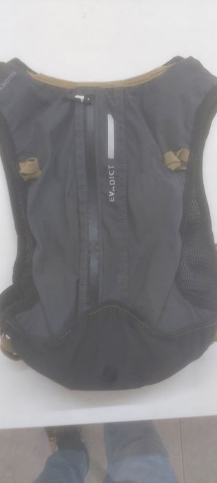 Vendo mochila Evadict de 10L com bolsa de hidratação 1L.