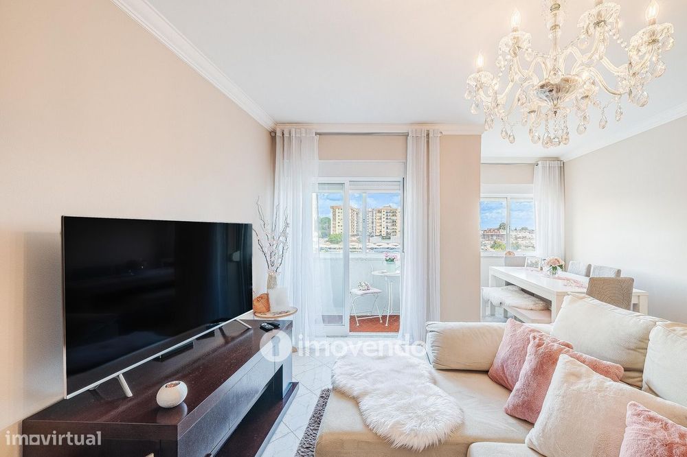 Apartamento T3, com áreas amplas, em Setúbal