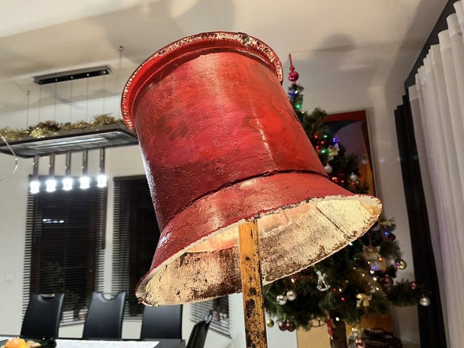 Lampa stojąca z recyclingu