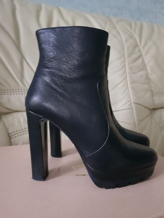 Женские кожаные ботинки "Prada"