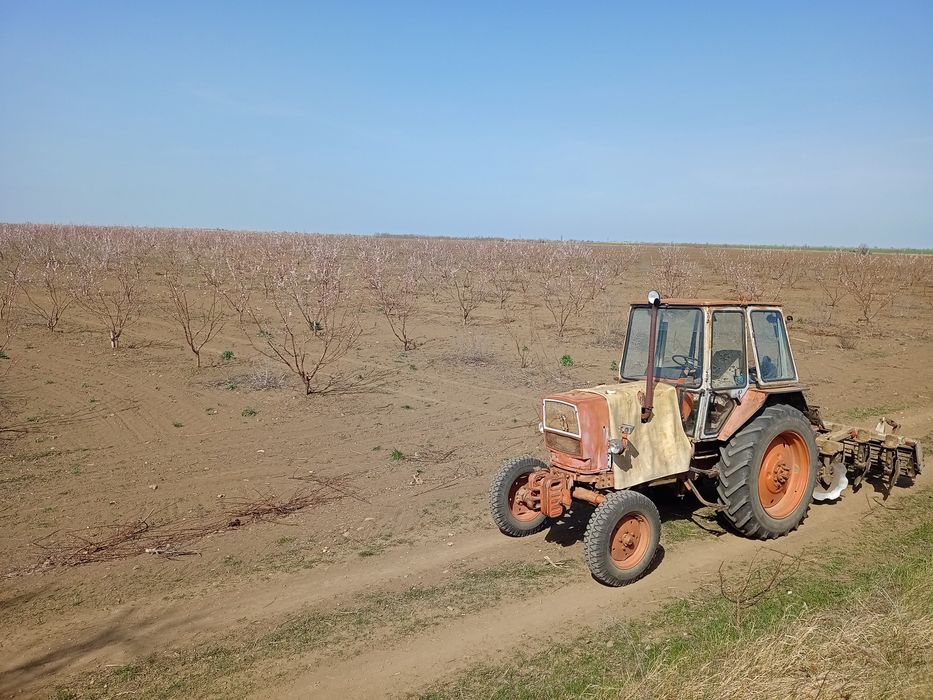 Продам трактор юмз6