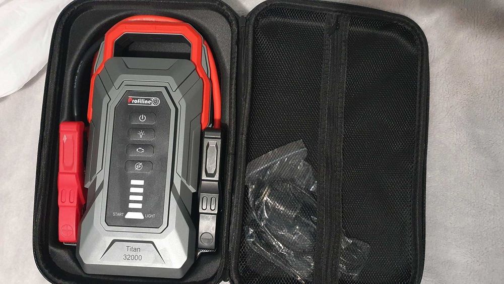 Пуско-зарядний пристрій Titan (32000мАч, 4000А, 12В) пускач бустер