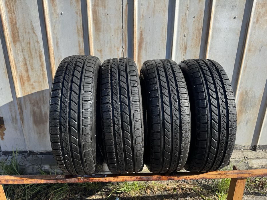 Продам шини всесезонні 235 75 15
