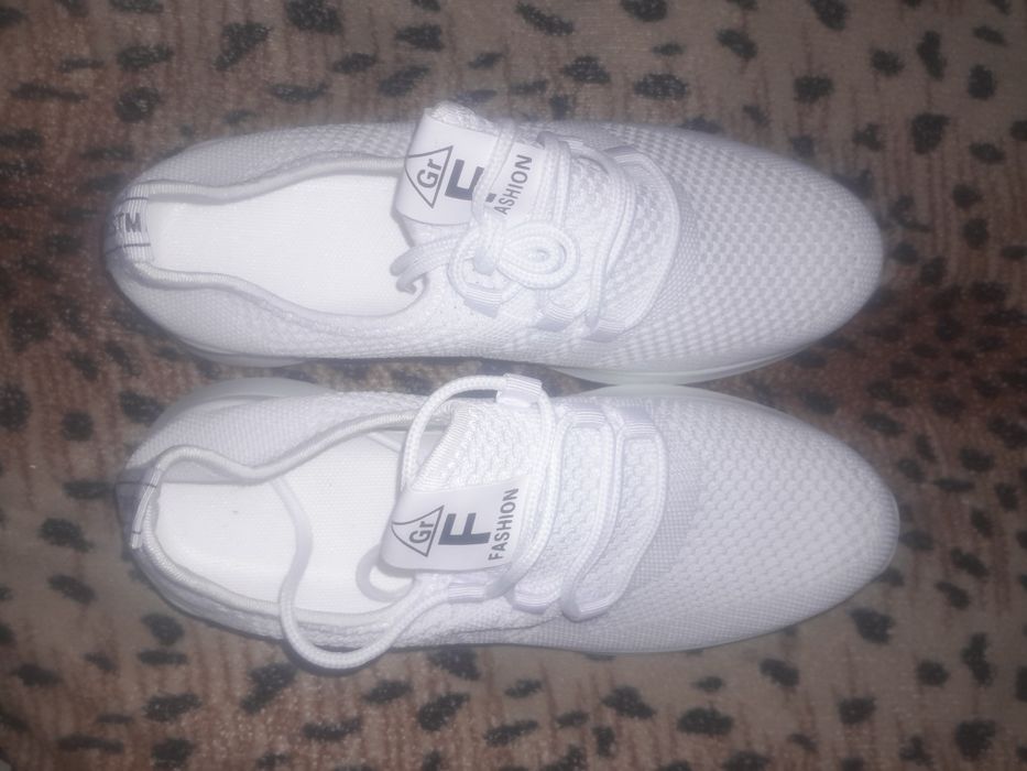 Жіночі кросівки нові, 40 розмір