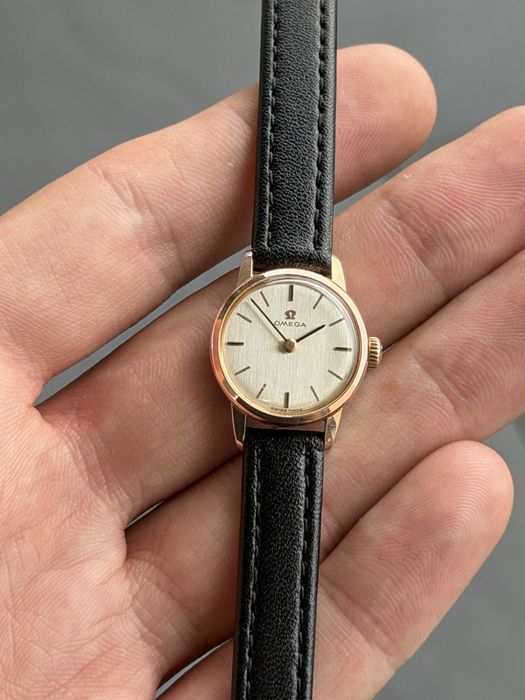 Zegarek damski Omega - złocony