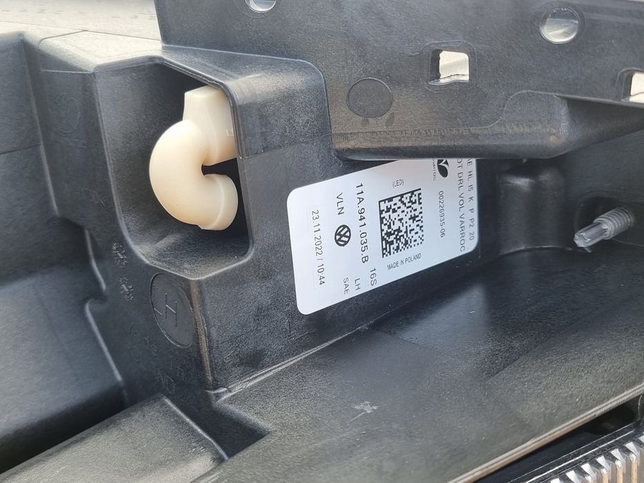 Фары передние id4 usa права ліва фара ід4 америка сша фари передні led