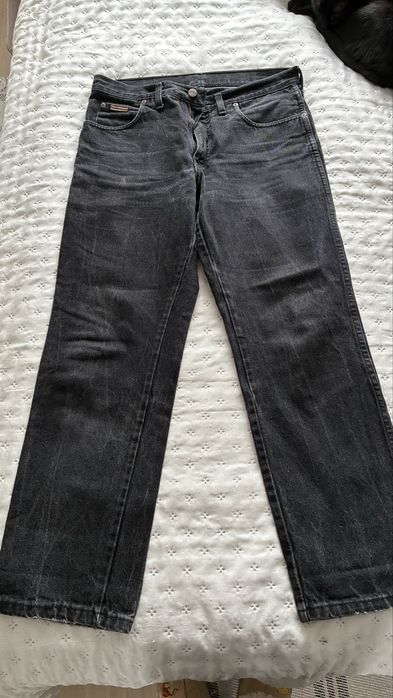 Szare grafitowe dzinsy wrangler texas M/38
