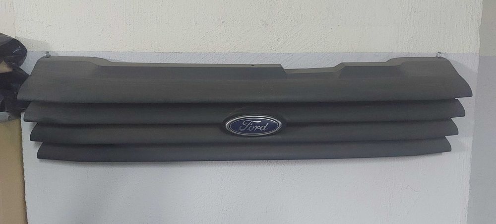 Grelha Frontal Ford Taunus/Cortina 1.3/1.6 de 1980