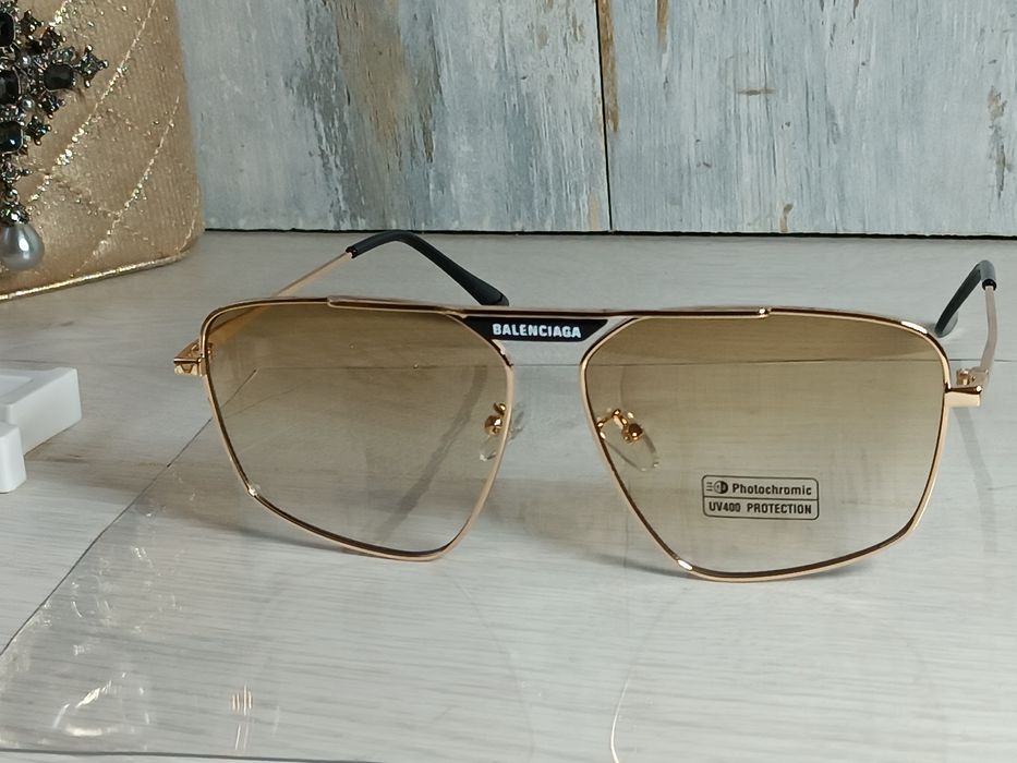 Брендові окуляри Balenciaga.