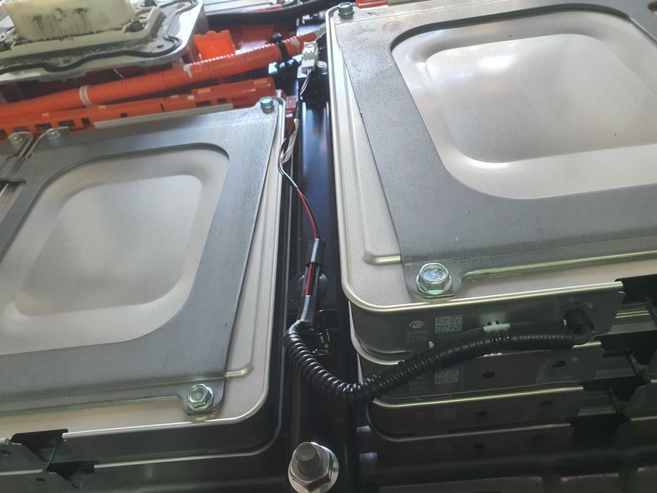 Vendo inversor híbrido e pack de baterias de lítio com 7kwh