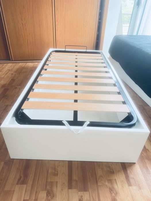 Cama summier solteiro excelente estado sem colchao