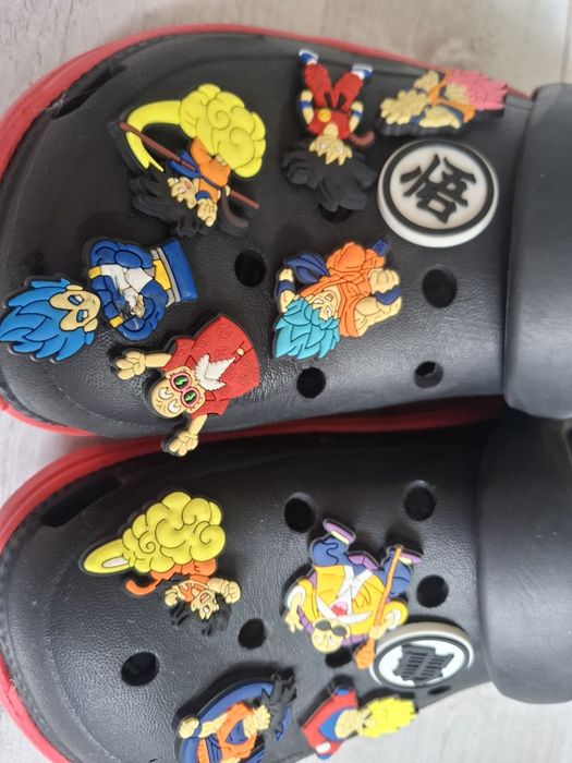 Crocsy chodaki Naruto przypinki 38