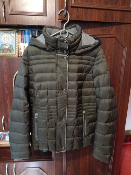 Зимняя  зеленая куртка 46 р.- р.