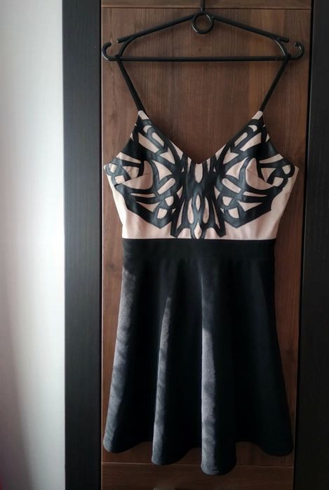 Piękna sukienka mini na ramiączkach Lipsy London S