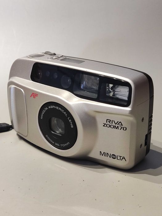Minolta Riva Zoom 70 - Câmara Analógica