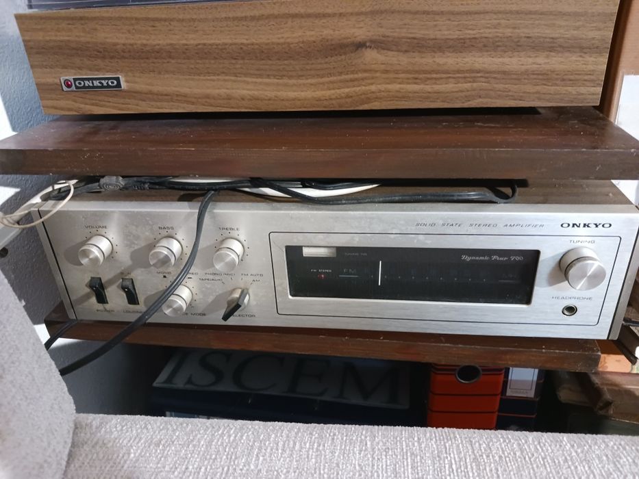 Gira discos,sintonizador e rádio
