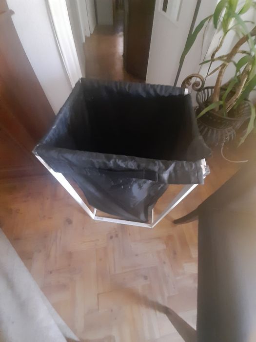 Cesto com Estrutura en Metal