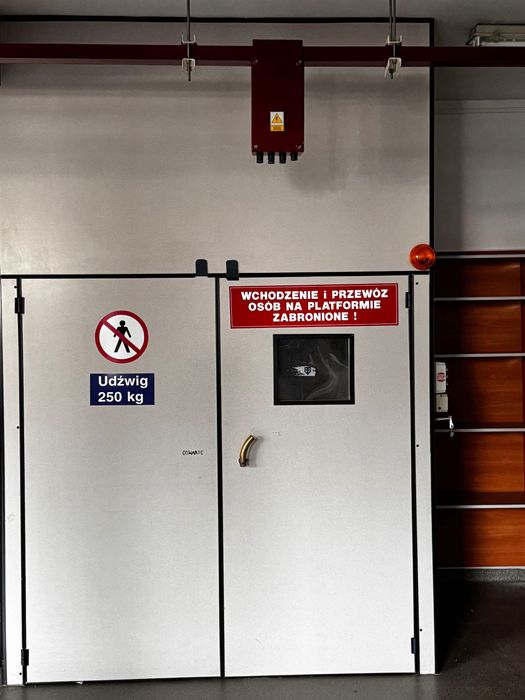 Bez prowizji Hala z pomieszczeniami biurowymi, socjalnymi, Wrzosowiak