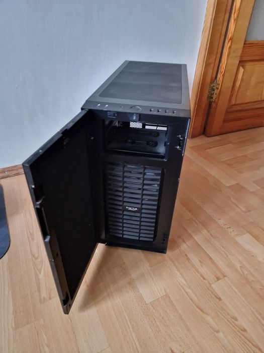 Якісний корпус з шумоізоляцією FRACTAL DESIGN