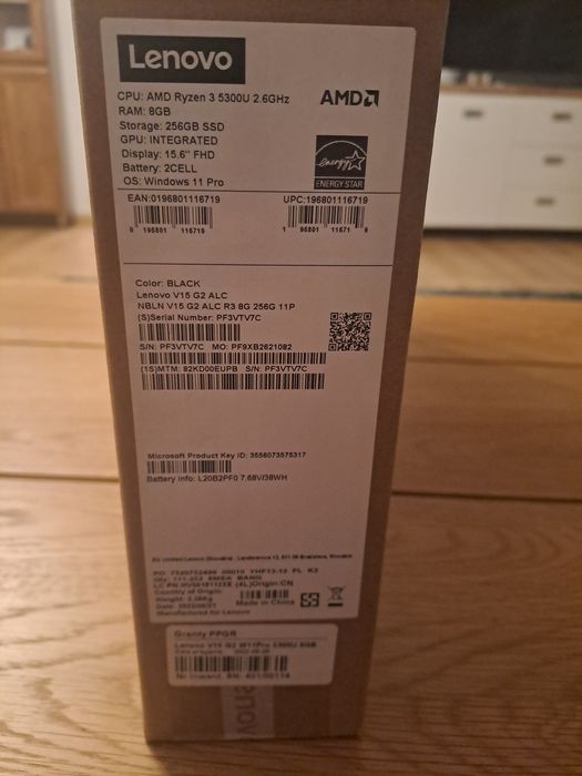 Nowy laptop Lenovo czarny