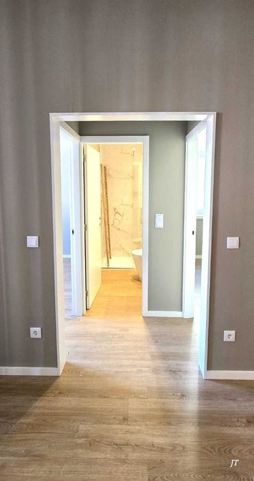 Moradia T2 Renovada + Amplo Salão c/ Luz Natural