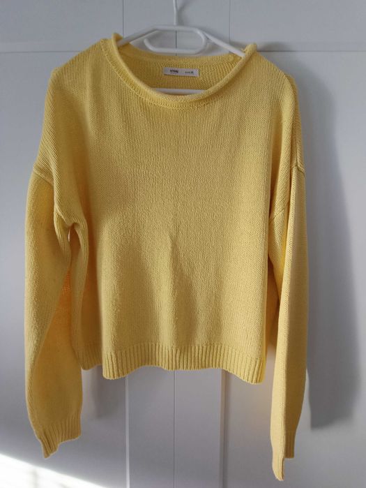Żółty sweter sinsay