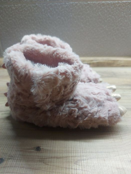 Новые  детские комнатные тапочки .