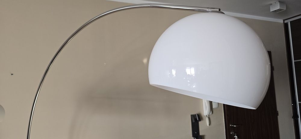 Duża  lampa stojąca