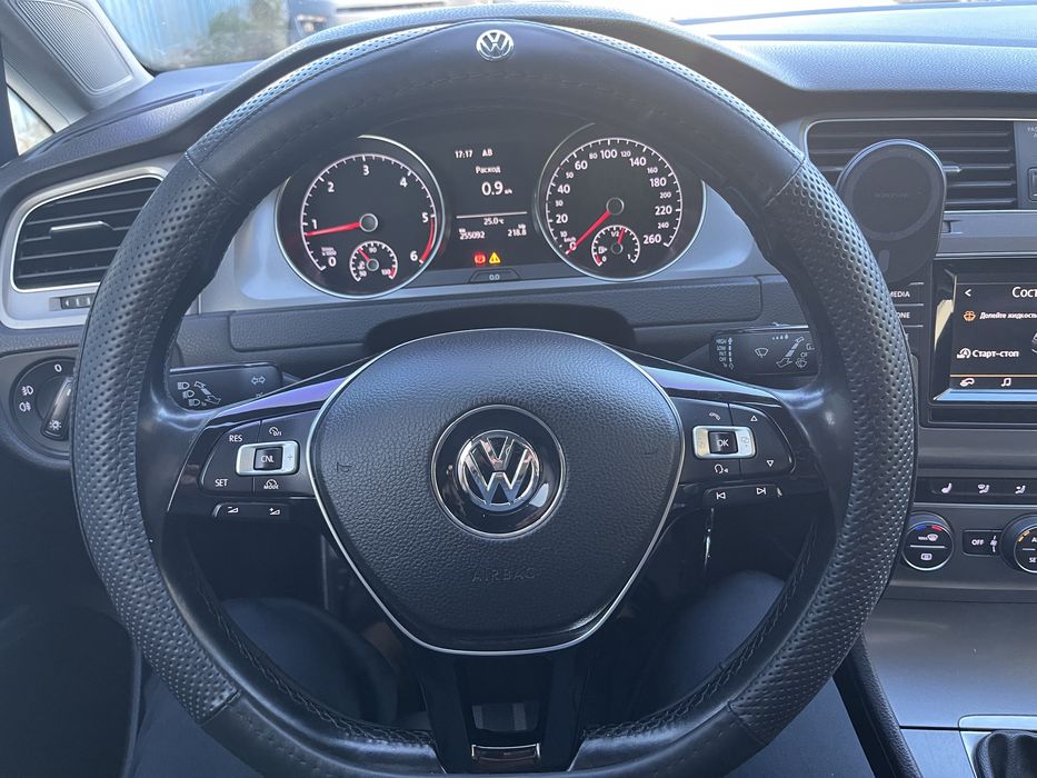 Гольф 7 универсал 1,6 тди